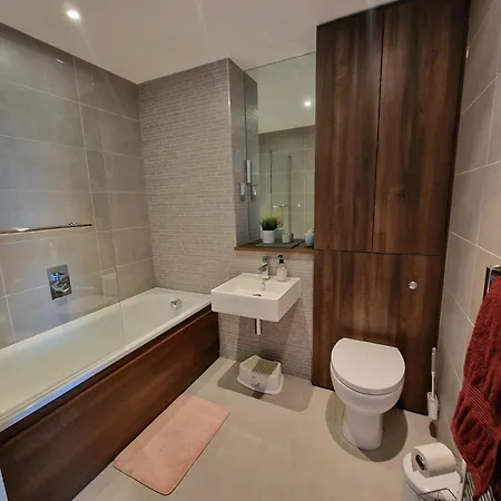 1 Bed Flat At Forest Hill Station Apartment