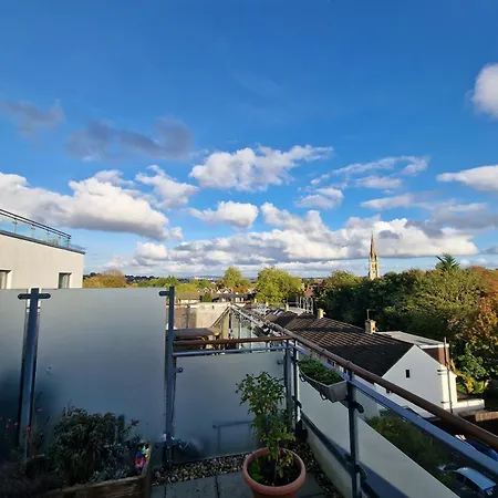 Apartment 1 Bed Flat At Forest Hill Station London