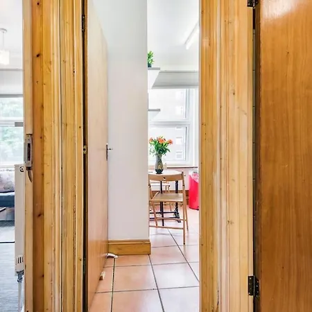 St 9 - Very Close To Tube Only 2 Mins - London