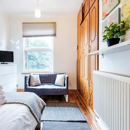 Apartman St 9 - Very Close To Tube Only 2 Mins - London