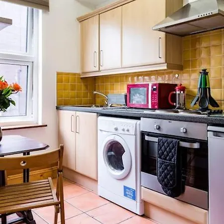St 9 - Very Close To Tube Only 2 Mins - * London