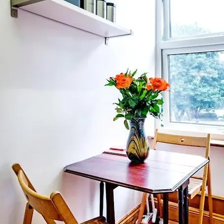 St 9 - Very Close To Tube Only 2 Mins - Apartman *