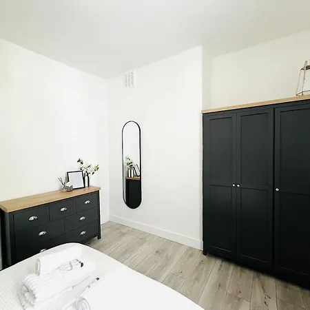 Newly Refurbished Flat In The Heart Of