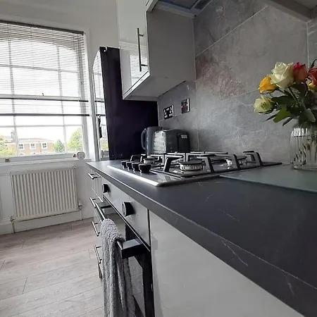 Newly Refurbished Flat In The Heart Of