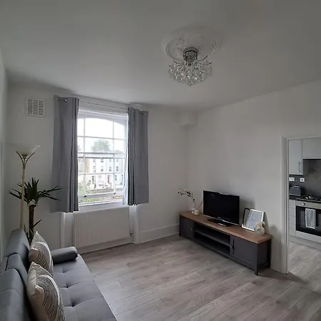 Newly Refurbished Flat In The Heart Of *