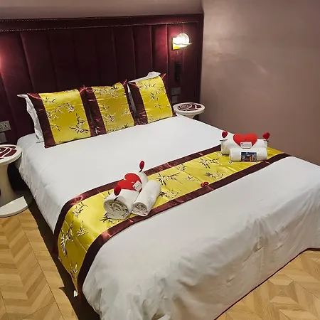 Rosemay Near London Heathrow Airport ヘイズ