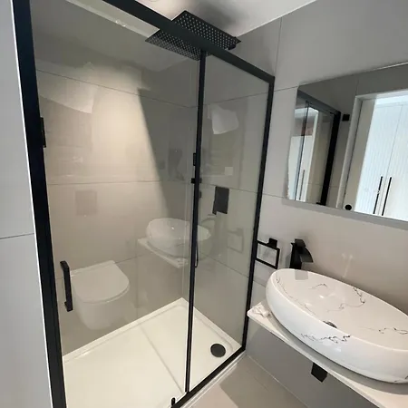 ホテル Rosemay Near London Heathrow Airport 4*