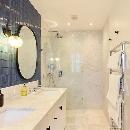 The Chelsea Gem - Charming 1bdr With Balcony *