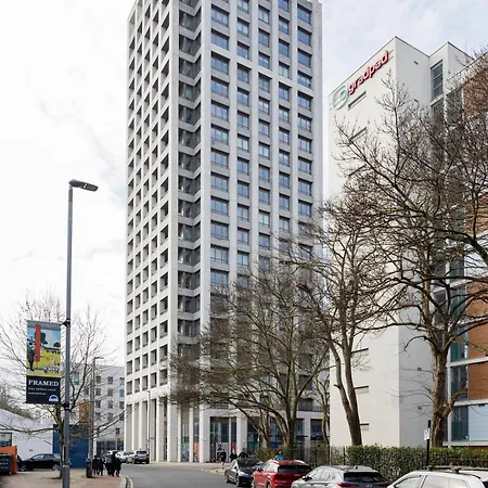 Veeve - The Battersea Skyview * London