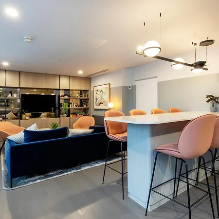Veeve - The Battersea Skyview Apartment
