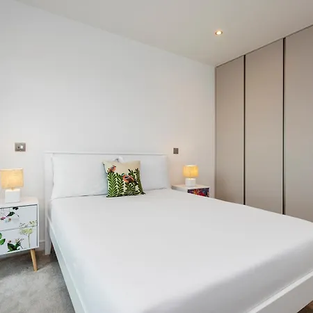 Veeve - The Battersea Skyview * London