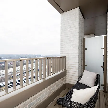 Veeve - The Battersea Skyview Apartment London