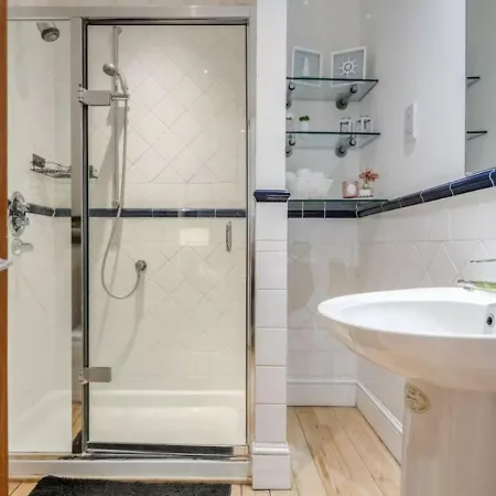 Apartment Modern 2-bed Flat In Earls Court London