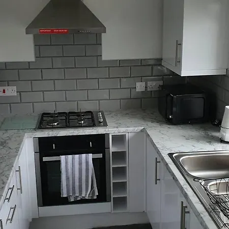 Exquisite And Modern 2 Bed Maisonette *