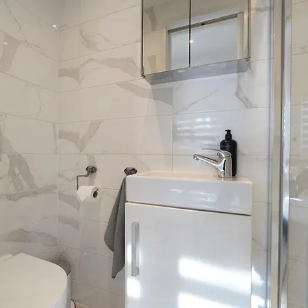 Apartment Tranquil Retreat In Harrow