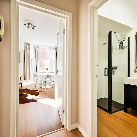 Spacious Bright 2-3 Bed Flat In Fulham By The Thames * London