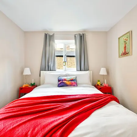 Spacious Bright 2-3 Bed Flat In Fulham By The Thames