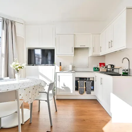 Apartment Spacious Bright 2-3 Bed Flat In Fulham By The Thames
