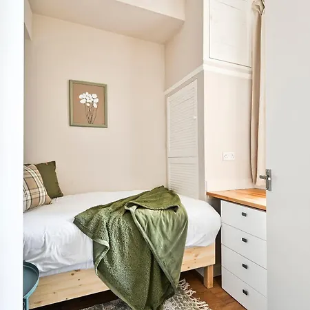 Apartment Spacious Bright 2-3 Bed Flat In Fulham By The Thames London