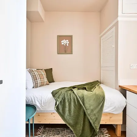 Spacious Bright 2-3 Bed Flat In Fulham By The Thames *