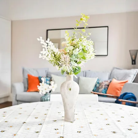 Apartment Spacious Bright 2-3 Bed Flat In Fulham By The Thames *