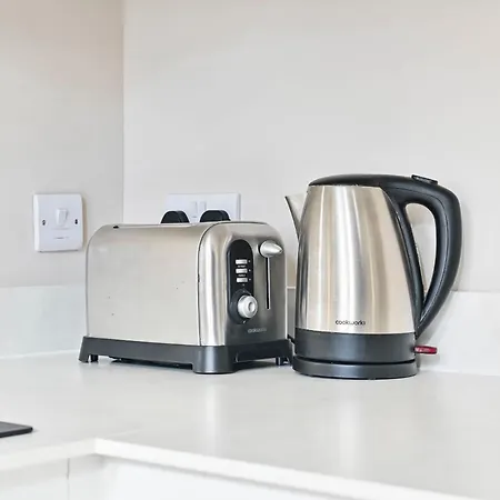 Spacious Bright 2-3 Bed Flat In Fulham By The Thames *