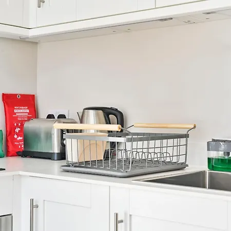 Spacious Bright 2-3 Bed Flat In Fulham By The Thames London