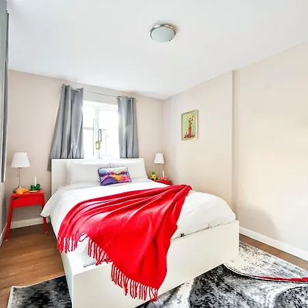 Spacious Bright 2-3 Bed Flat In Fulham By The Thames