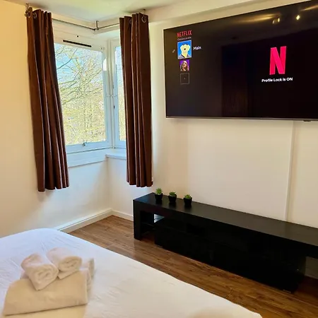 Sleek & Bright Balcony Flat Perfect Escape لندن