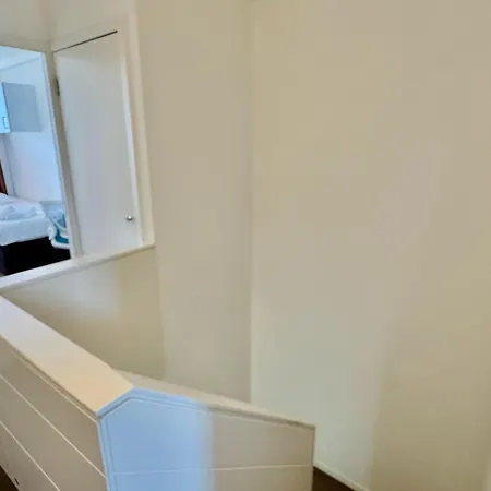 Sleek & Bright Balcony Flat Perfect Escape * لندن