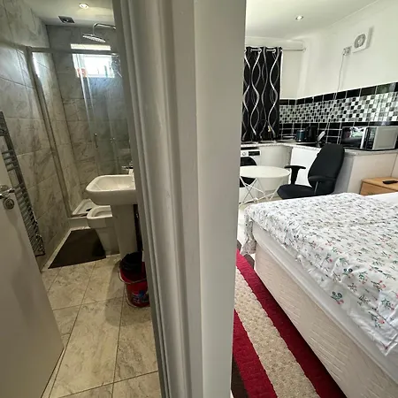 בית הארחה Luxury Ensuite In Crayford Dartford Bexley London With Full Kitchen And Side Garden Alleyway Entrance Erith