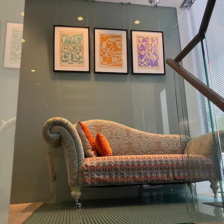 Modern Self-contained Ground And Basement Apartamento Londres