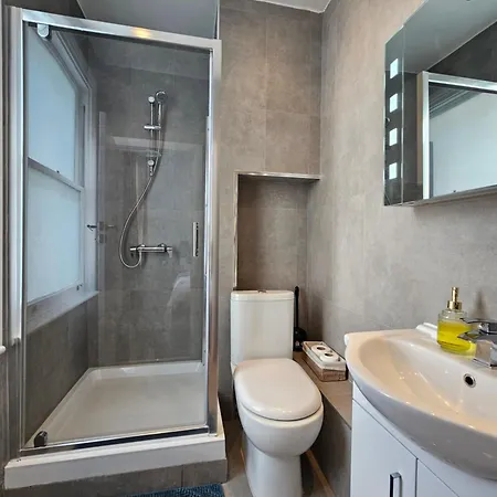 Hub 2 Bedroom In Paddington Apartment London