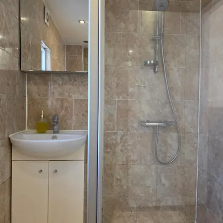 Hub 2 Bedroom In Paddington Apartment *