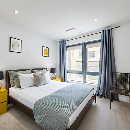 Liverpool St Modern 2 Bed