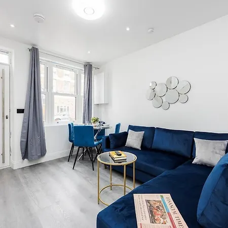 2 Bedroom Ground Floor In East Dulwich , Leisure , Ideal For Long Weekly & Monthly Offers