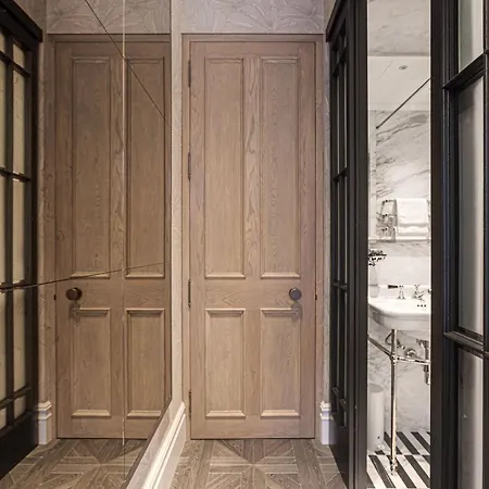 37 Cadogan Place Exquisite Maisonette