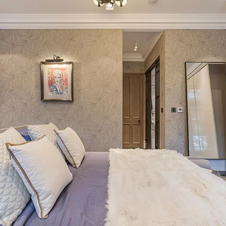 37 Cadogan Place Exquisite Maisonette * London