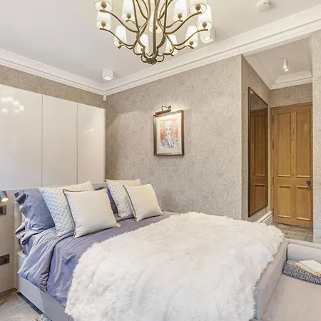 37 Cadogan Place Exquisite Maisonette Holiday home *
