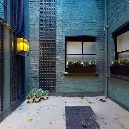 37 Cadogan Place Exquisite Maisonette Holiday home *