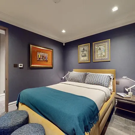 37 Cadogan Place Exquisite Maisonette Holiday home *