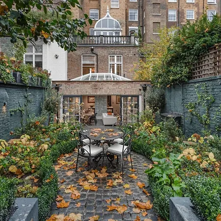 37 Cadogan Place Exquisite Maisonette Holiday home London