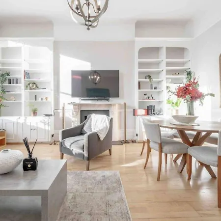 Cosy 2-bed In Earls Court