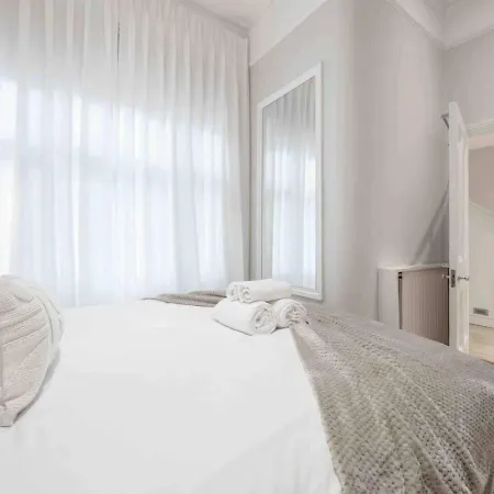 Cosy 2-bed In Earls Court London