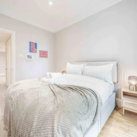 Cosy 2-bed In Earls Court