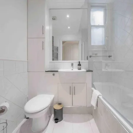 Cosy 2-bed In Earls Court Apartment