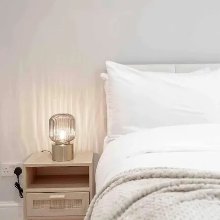 Cosy 2-bed In Earls Court * London