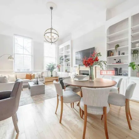 Cosy 2-bed In Earls Court