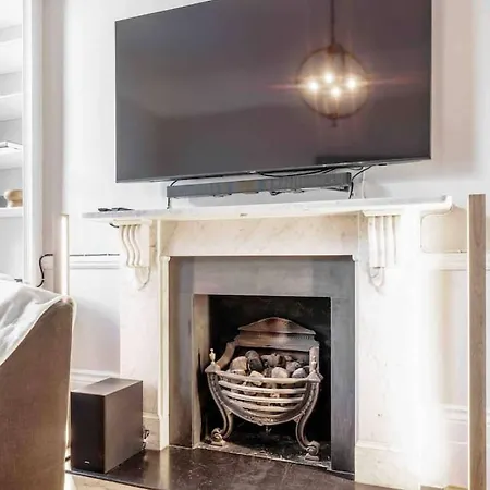 Cosy 2-bed In Earls Court Apartment London
