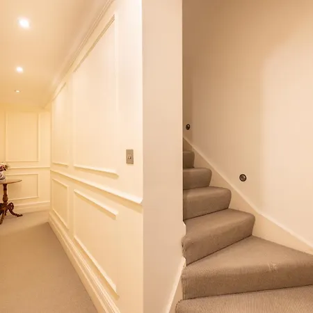 Large 4-bed 8-guests W Patio 1841 House Paddington *